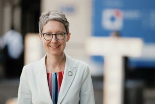 Lietuviai laiškų siunčia vis mažiau: ekspertai ragina keisti pašto paslaugų modelį ir racionaliau naudoti valstybės pinigus